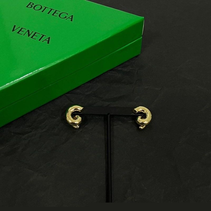 Bo*te*ga venenta earrings